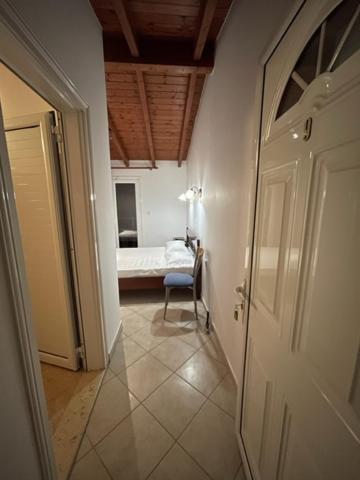 Alex Bar Sarakiniko Apartment *