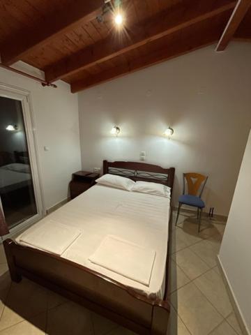 Alex Bar Sarakiniko Apartment