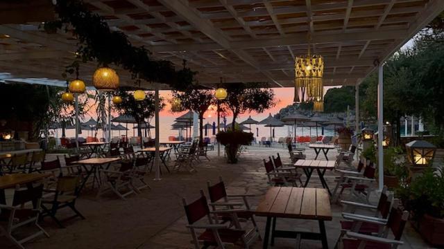 Alex Bar Sarakiniko