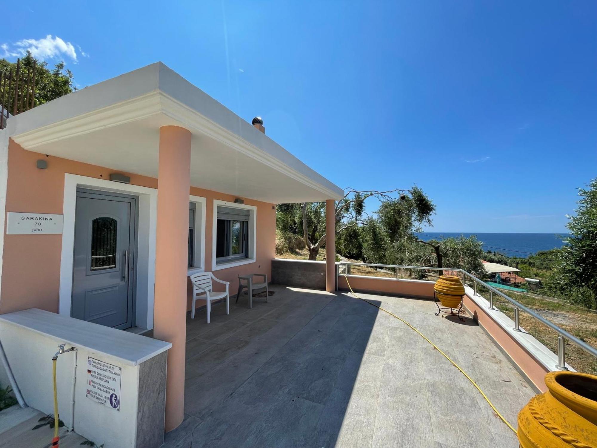 Alex Bar Sarakiniko Parga